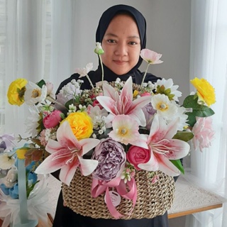 RANGKAIAN BUNGA ARTIFISIAL DALAM VAS ROTAN - Image 2