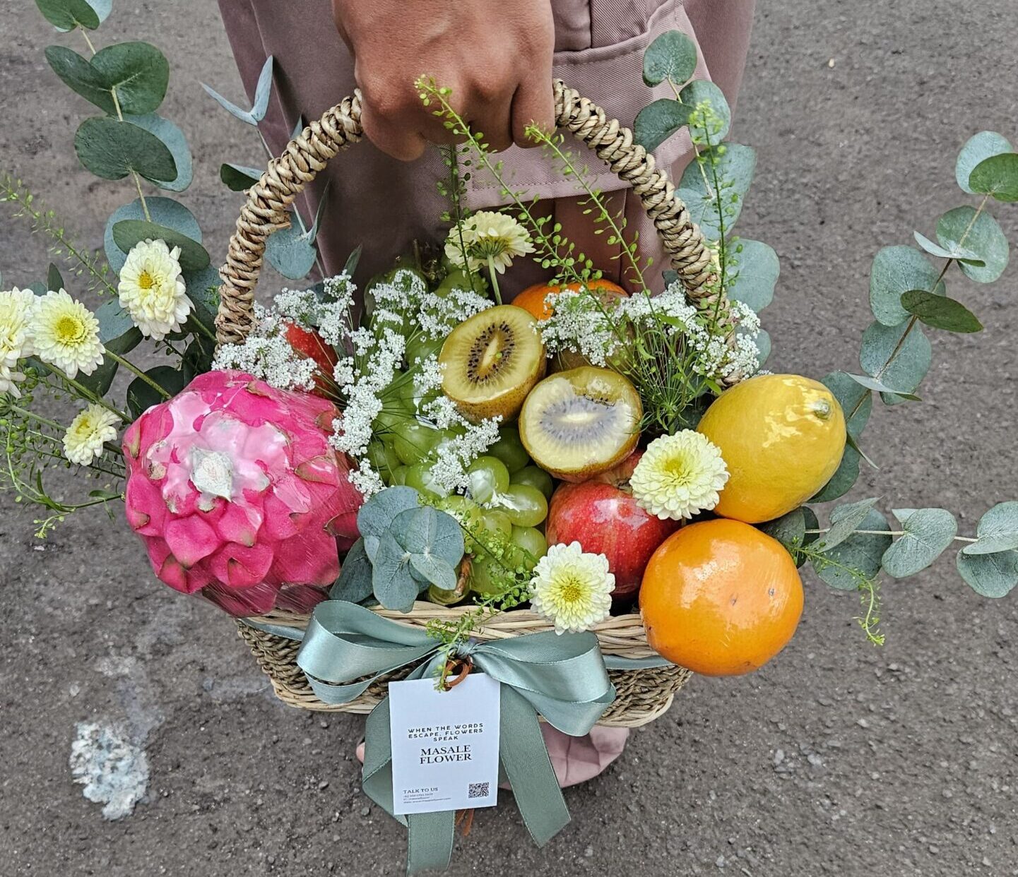 PARSEL BUAH | FRUIT HAMPERS | Mix Fresh Flower | Buah dan Bunga Dalam Keranjang | Birthday Gift | Hampers | Fresh Flower - Image 2